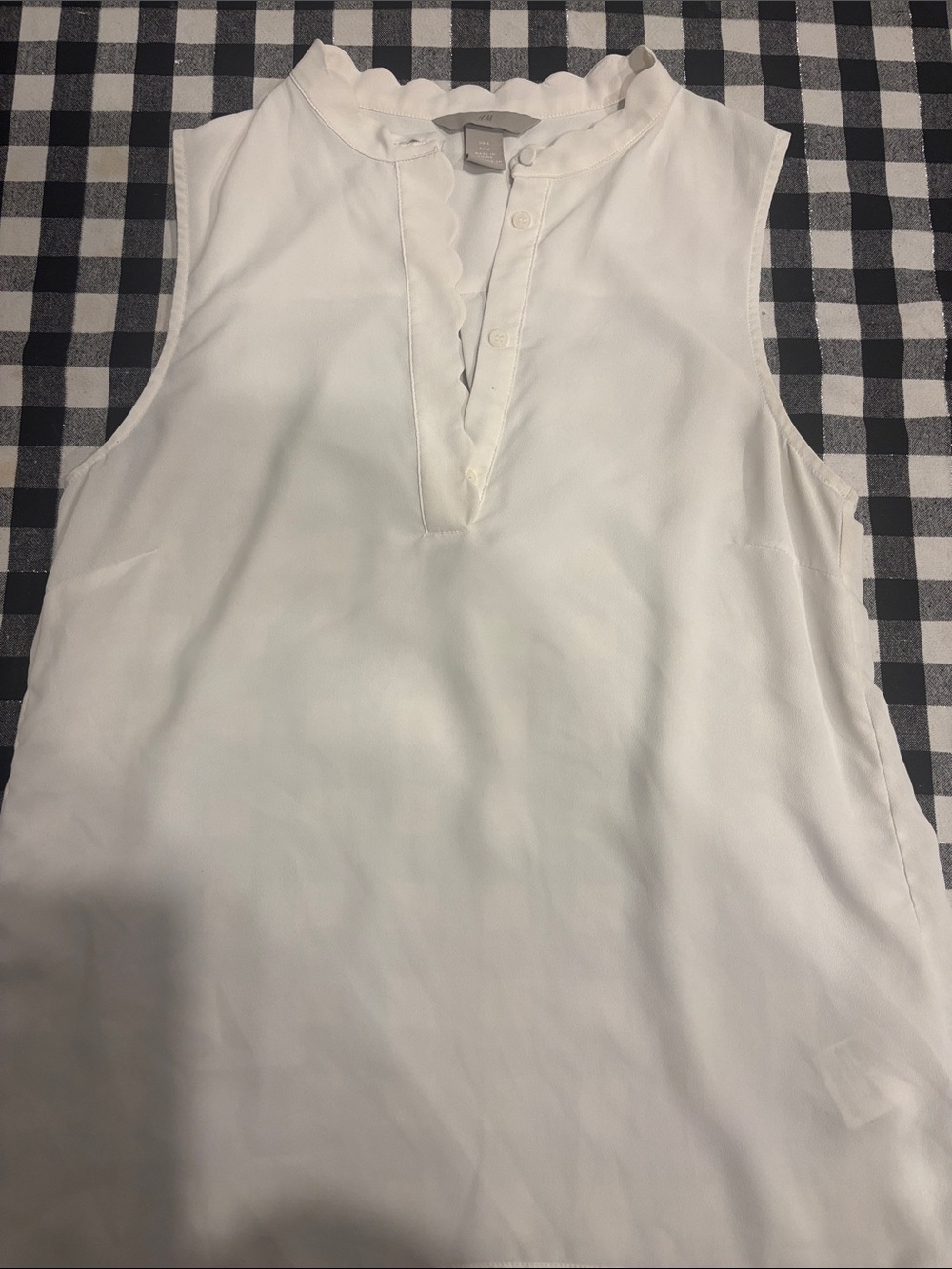 H&M Sleeveless Scallop Neck White Blouse